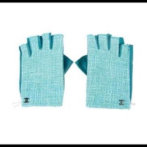 Chanel Cruise 2016 Fingerless Tweed Gloves 🧤👍🏻
